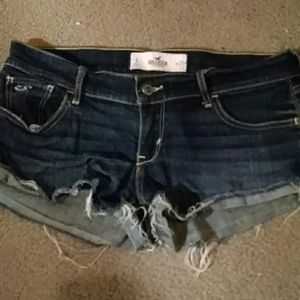 Adorable and simple Hollister shorts!