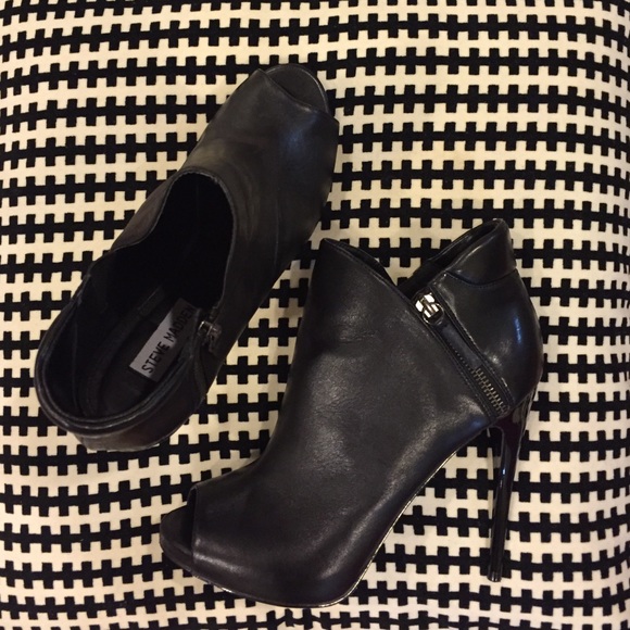 Steve Madden Peep toe booties