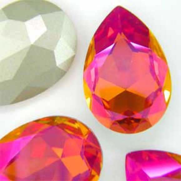 Handcrafted necklace made with Swarovski crystal - Picture 3 of 4