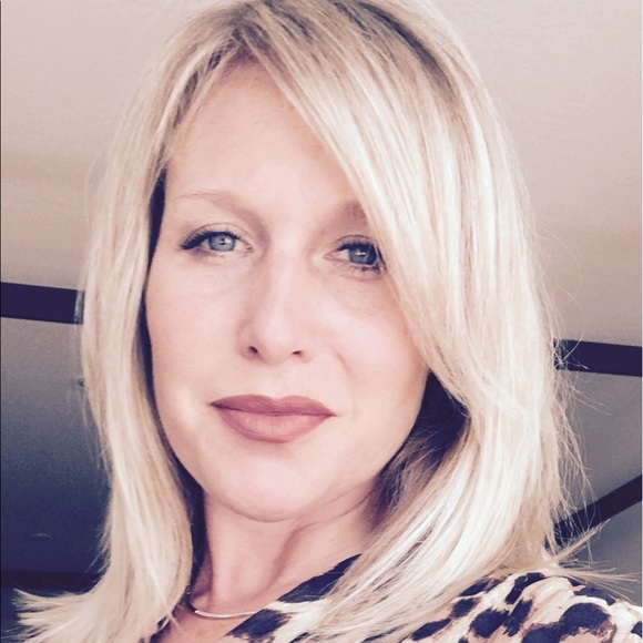 Meet your Posher, Dawn - Picture 2 of 2