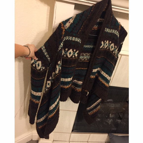 Beautiful Anthropologie Shawl/Cardigan - Picture 2 of 4