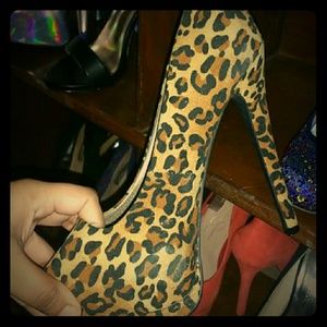 Leopard pumps