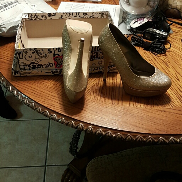 *****SOLD****Gold 5 inch heel