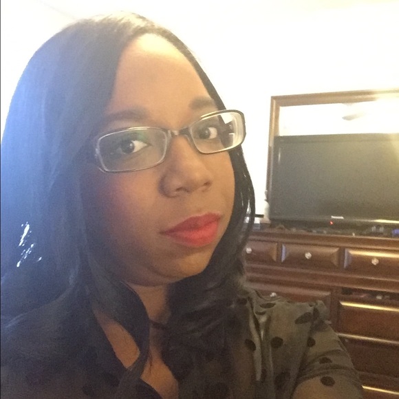 Meet your Posher, Krystal - Picture 2 of 4