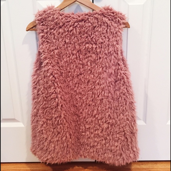 Faux-fur vest- blush - Picture 2 of 3