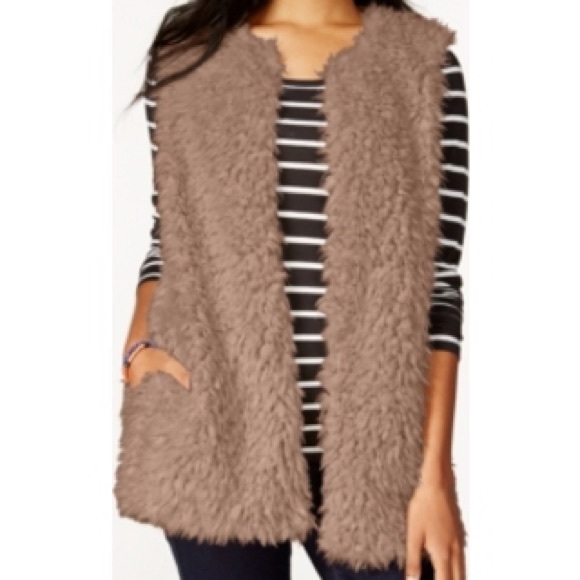 Faux-fur vest- blush - Picture 3 of 3