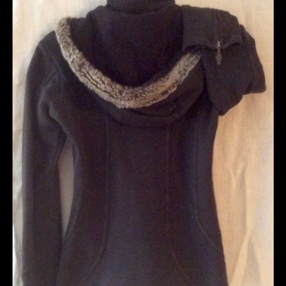 Cozy Hooded jacket - Picture 2 of 4