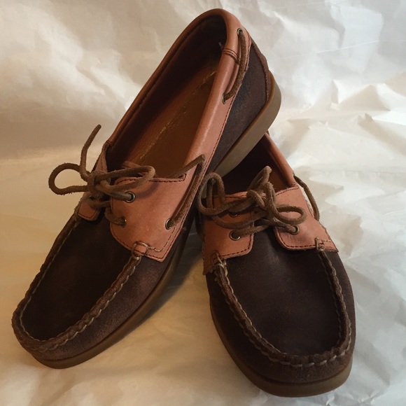 ARIAT "Yuma" two tone Boat Shoes  🎯Gently used!!!