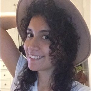 Meet your Posher, Ivis