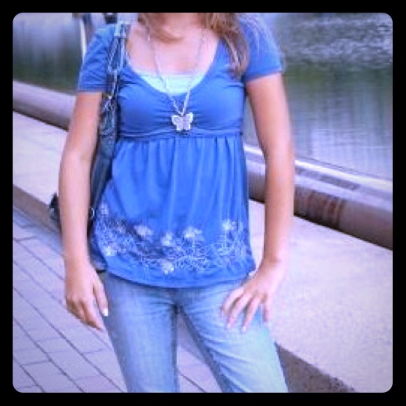 Blue hollister top
