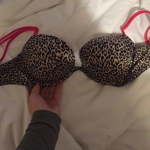 VS pink bra