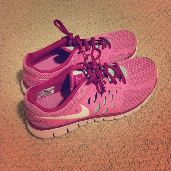 Nike tennis shoes
