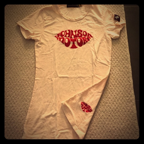 Johnson Motors *kiss* Tee - Small