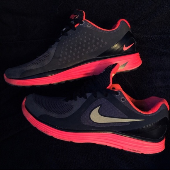 Coral Nike lunarswift