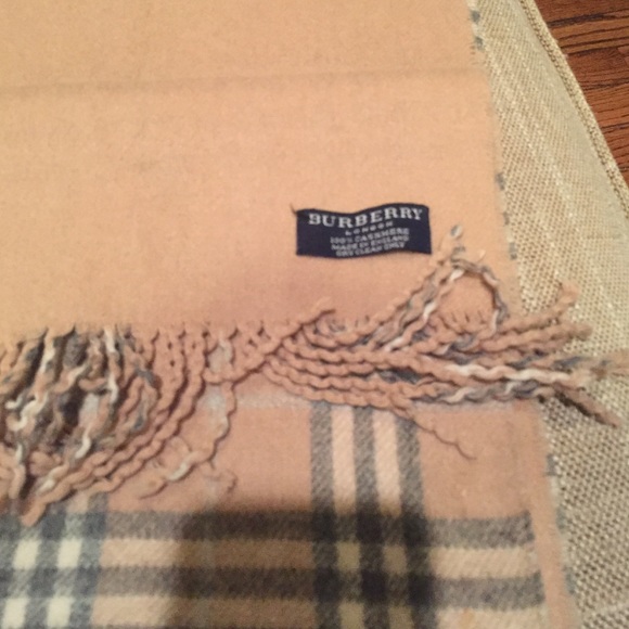 100% cashmere Burberry scarf! Final price