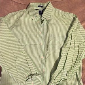 Men's Gap button down shirt size medium