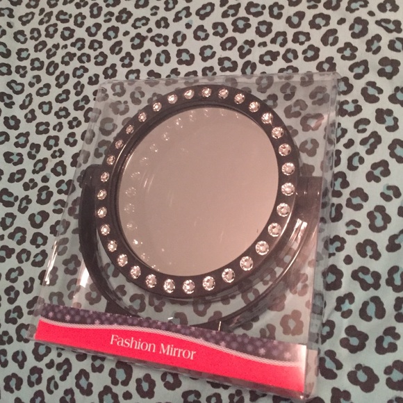 Makeup mirror / eye shadow pallet - Picture 2 of 4