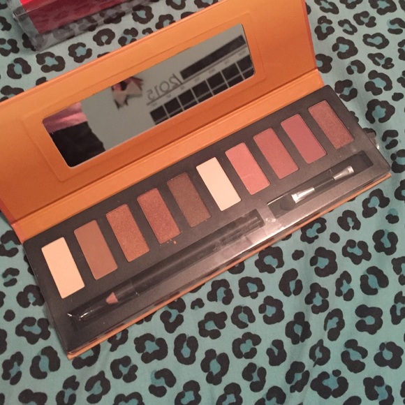 Makeup mirror / eye shadow pallet - Picture 3 of 4