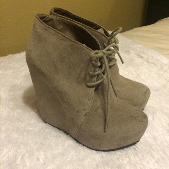 Grey suede wedges - Picture 3 of 3
