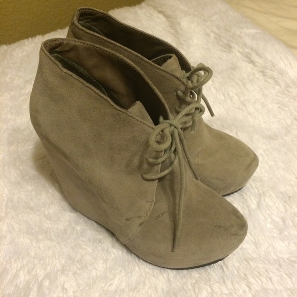 Grey suede wedges - Picture 2 of 3