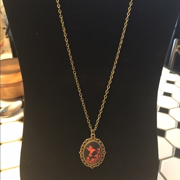 Antique brass hummingbird cameo necklace - Picture 2 of 2