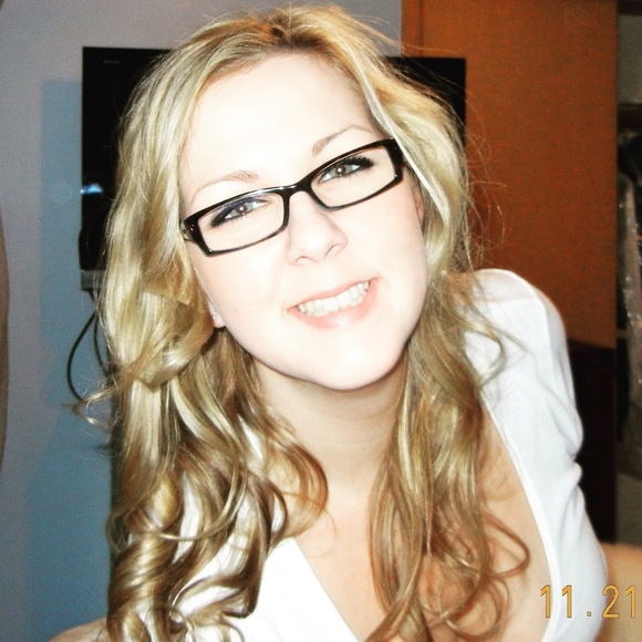 Meet your Posher, Lisa - Picture 2 of 2