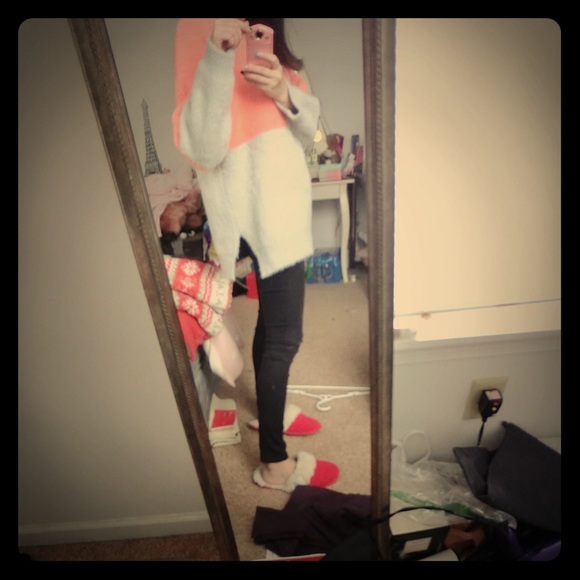 Two color top. - Picture 1 of 4