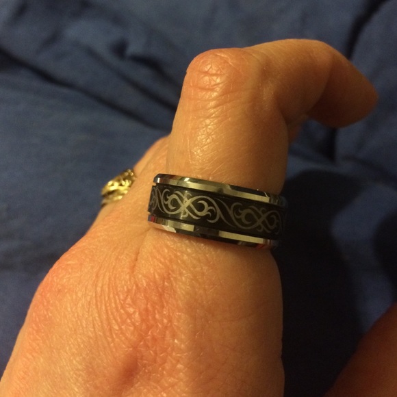 🔥Women's Wedding Band from Kay Jeweler🔥 - Picture 2 of 4