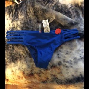 Cheeky swimsuit bottoms