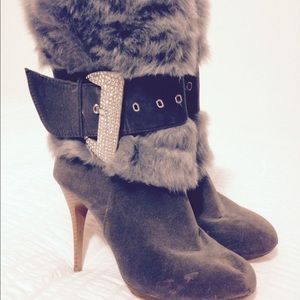 Hot gray boots with heels!