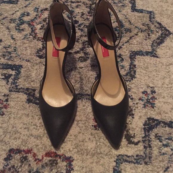 Saks 5th Avenue Black heels size 7 1/2