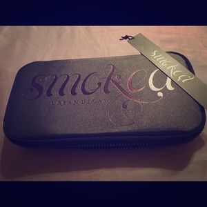 Urban Decay smoked eye shadow palette