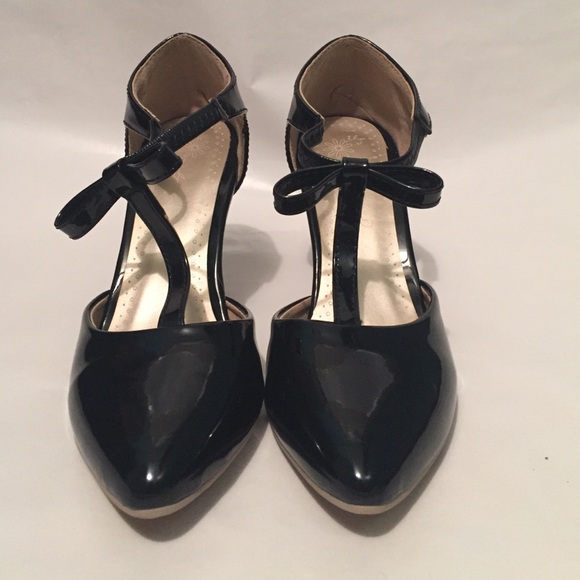 Brand New Black Pointy Toe Pumps - Picture 4 of 4