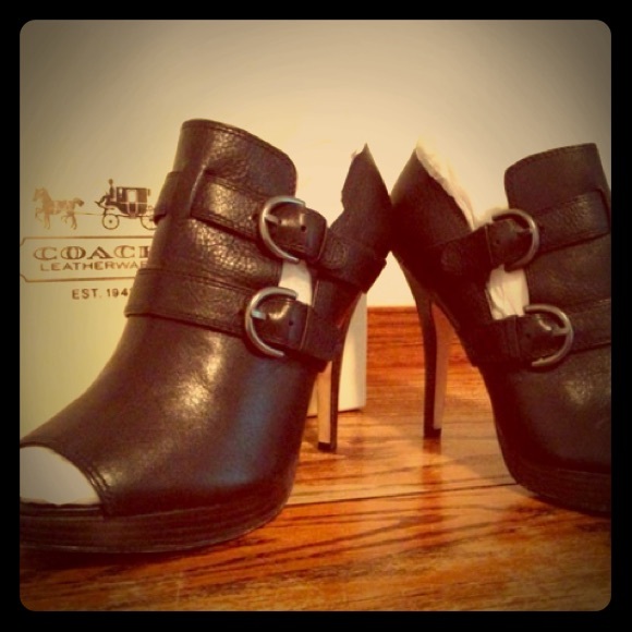Coach Heels - Picture 2 of 4
