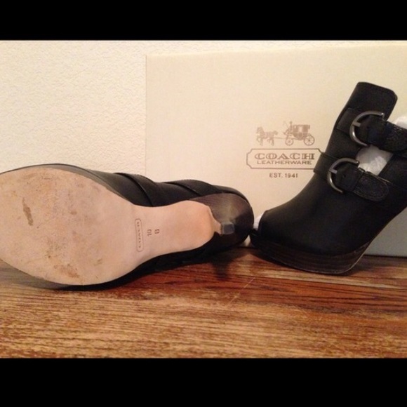 Coach Heels - Picture 4 of 4