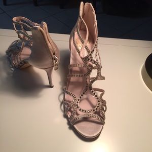 Beautiful champagne color sandal!