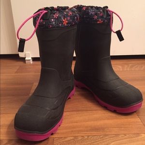Snow boots
