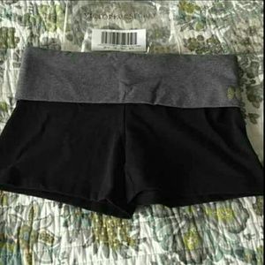 NWOT VS YOGA SHORTS