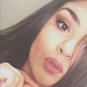 Meet your Posher, Edith