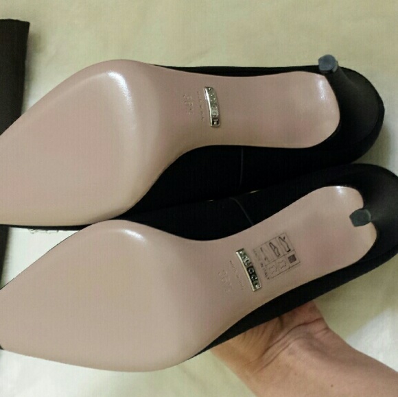 *SOLD* Gucci pumps - Picture 3 of 4