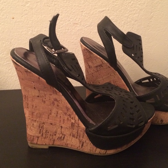 Black open toe wedges - Picture 3 of 3
