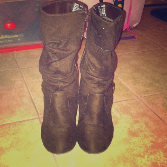 High heel boots