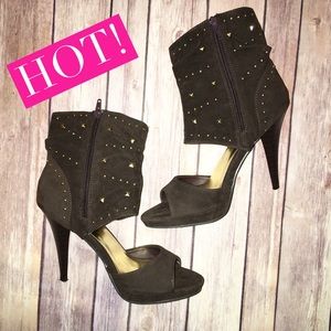 Dark brown Ankle Cuffed Heels