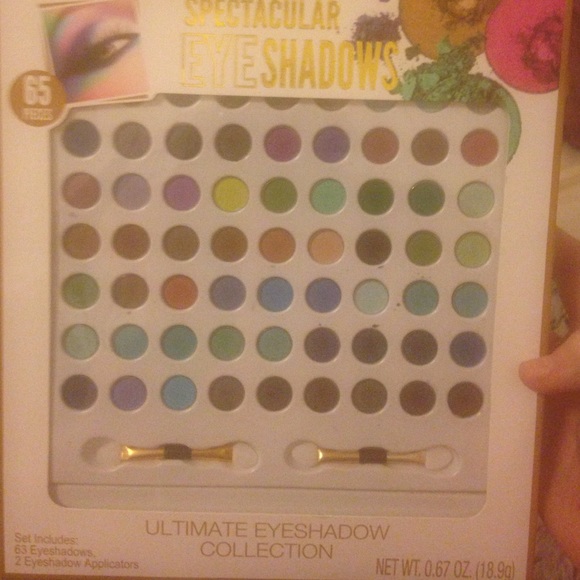 Eyeshadow - Picture 1 of 3