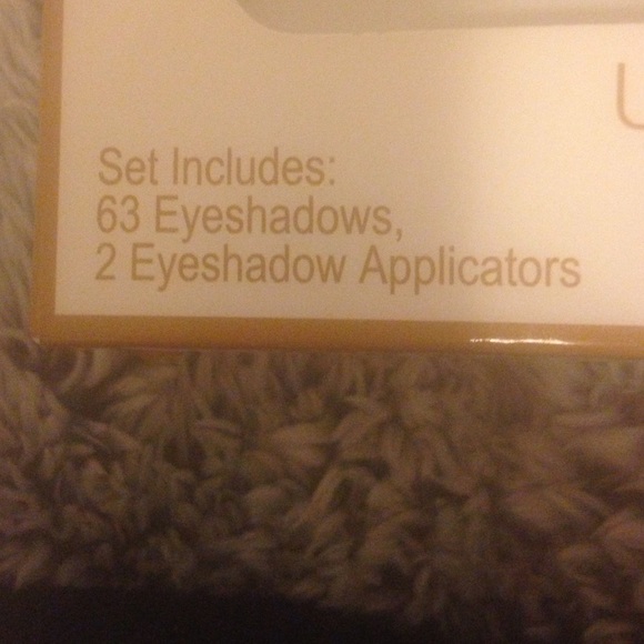 Eyeshadow - Picture 3 of 3