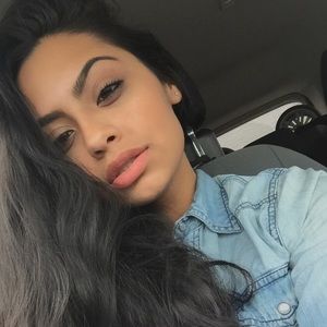 Meet your Posher, Alexia