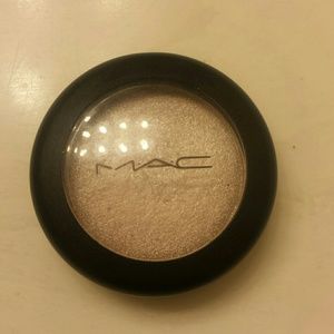 MAC pressed pigment in " Blonde Streak "