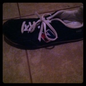 New balances tennis shoes