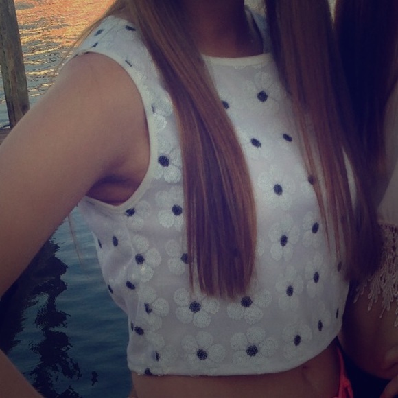 Daisy Crop Top - Picture 1 of 2