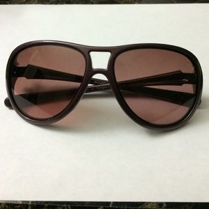 OAKLEY womens aviator sunglasses. 100% UVA & UVB